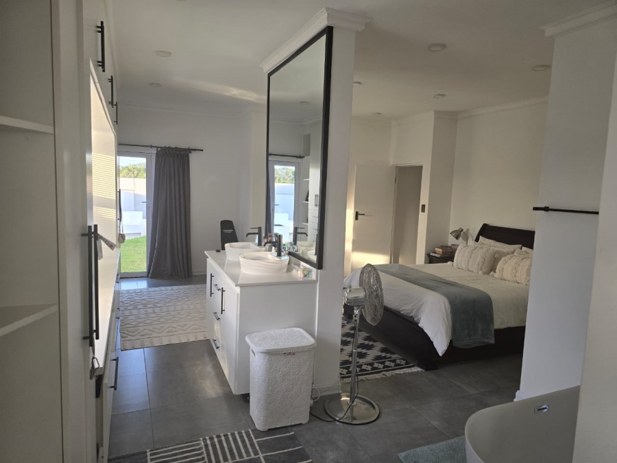To Let 3 Bedroom Property for Rent in Aston Bay Eastern Cape